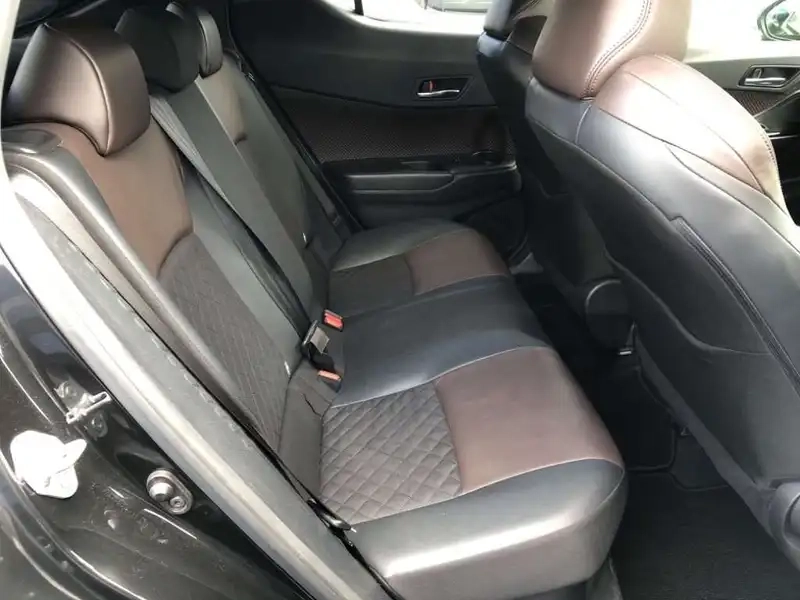 TOYOTA C-HR G Thumbnail 9