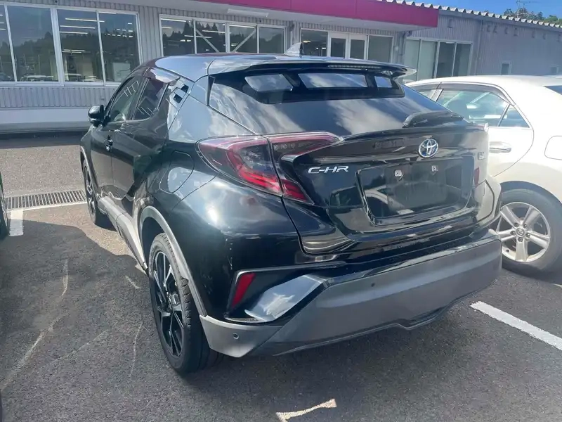 TOYOTA C-HR G Thumbnail 2