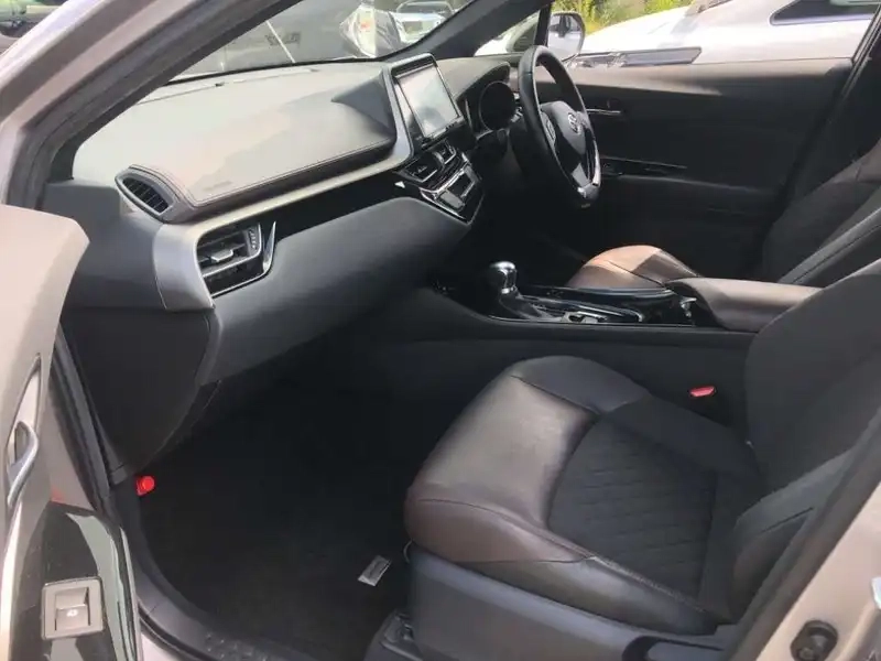 TOYOTA C-HR G Thumbnail 12