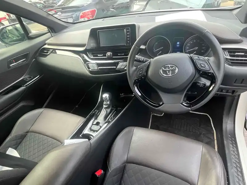 TOYOTA C-HR G LED EDITION Thumbnail 6