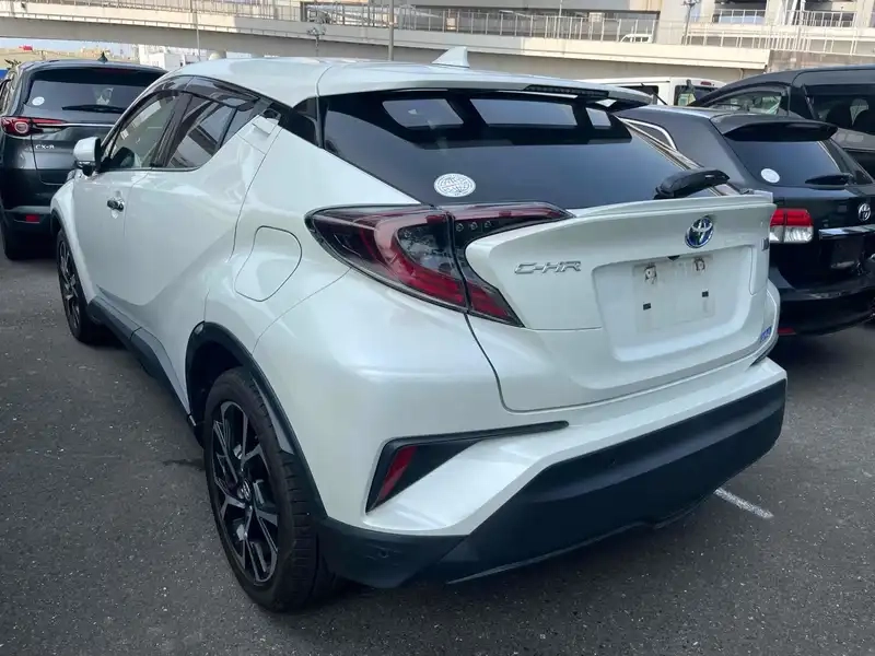 TOYOTA C-HR G LED EDITION Thumbnail 2