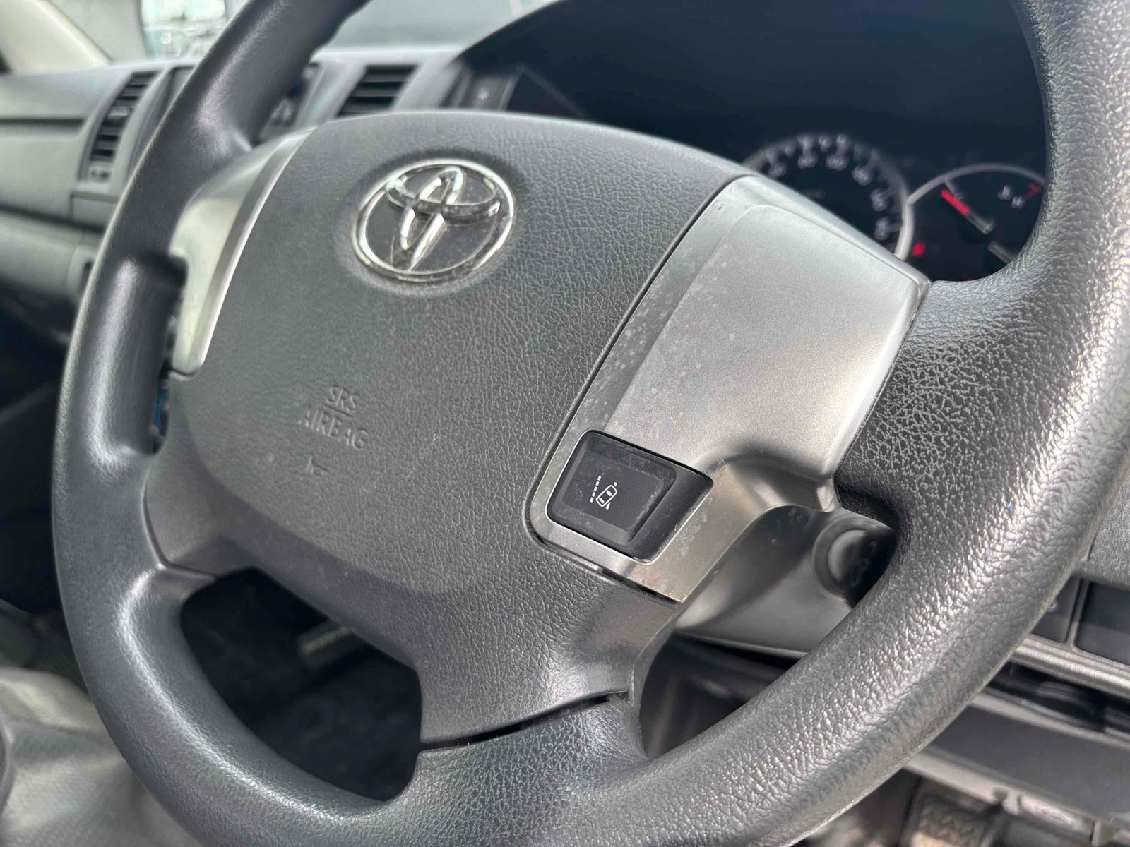 TOYOTA HIACE VAN 5D 4WD LONG DX Image 9