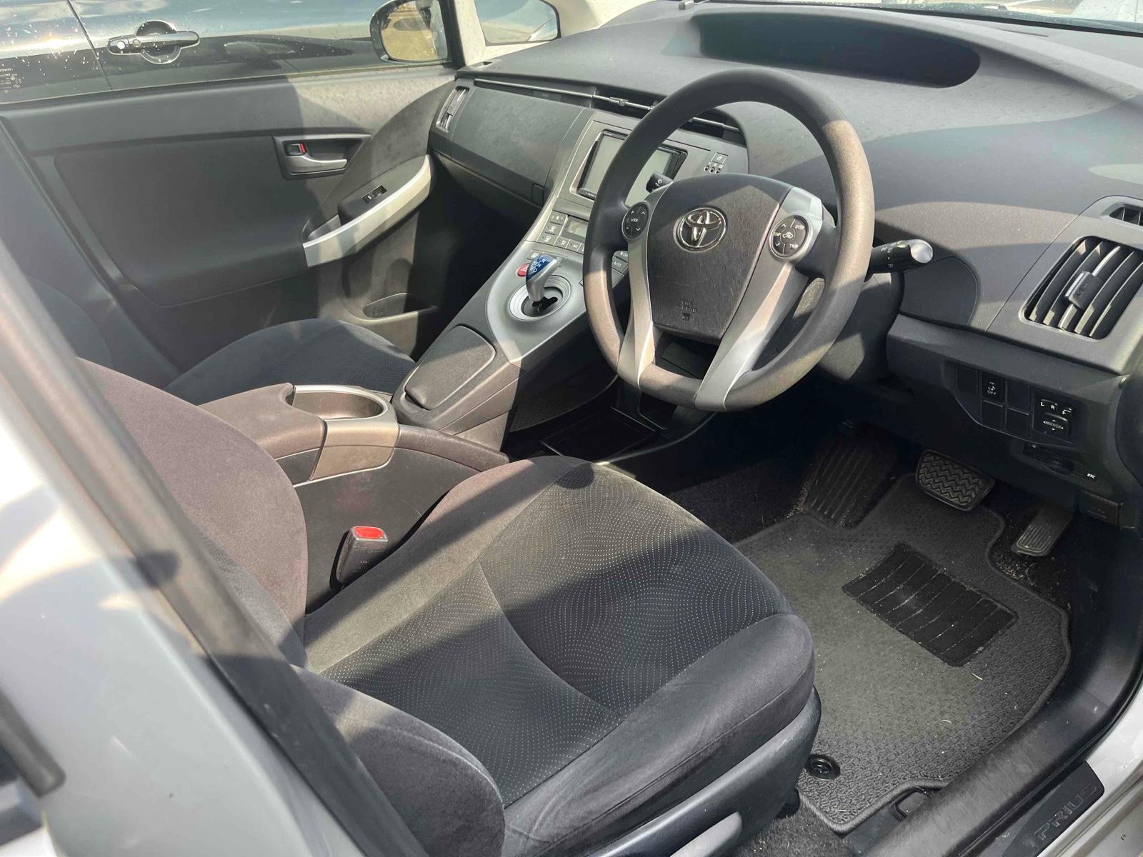 TOYOTA PRIUS S Image 3
