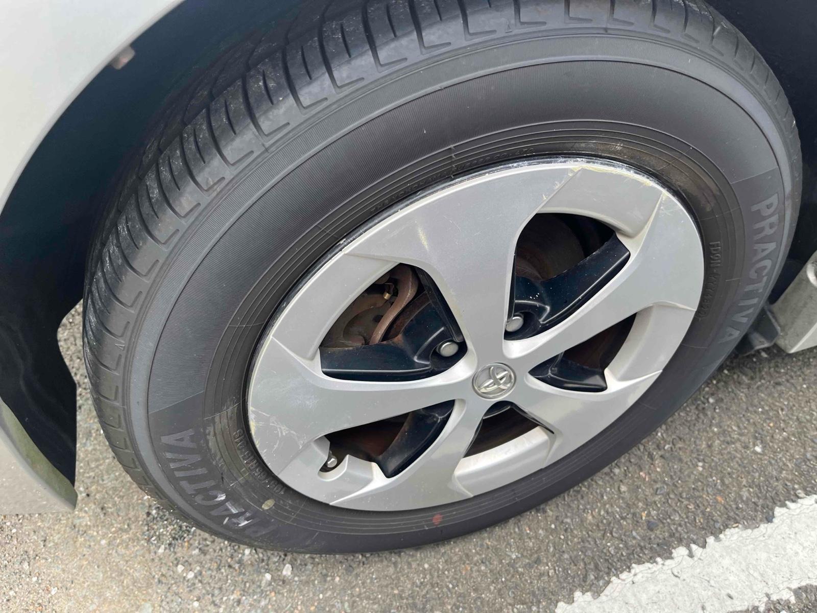 TOYOTA PRIUS S Image 14