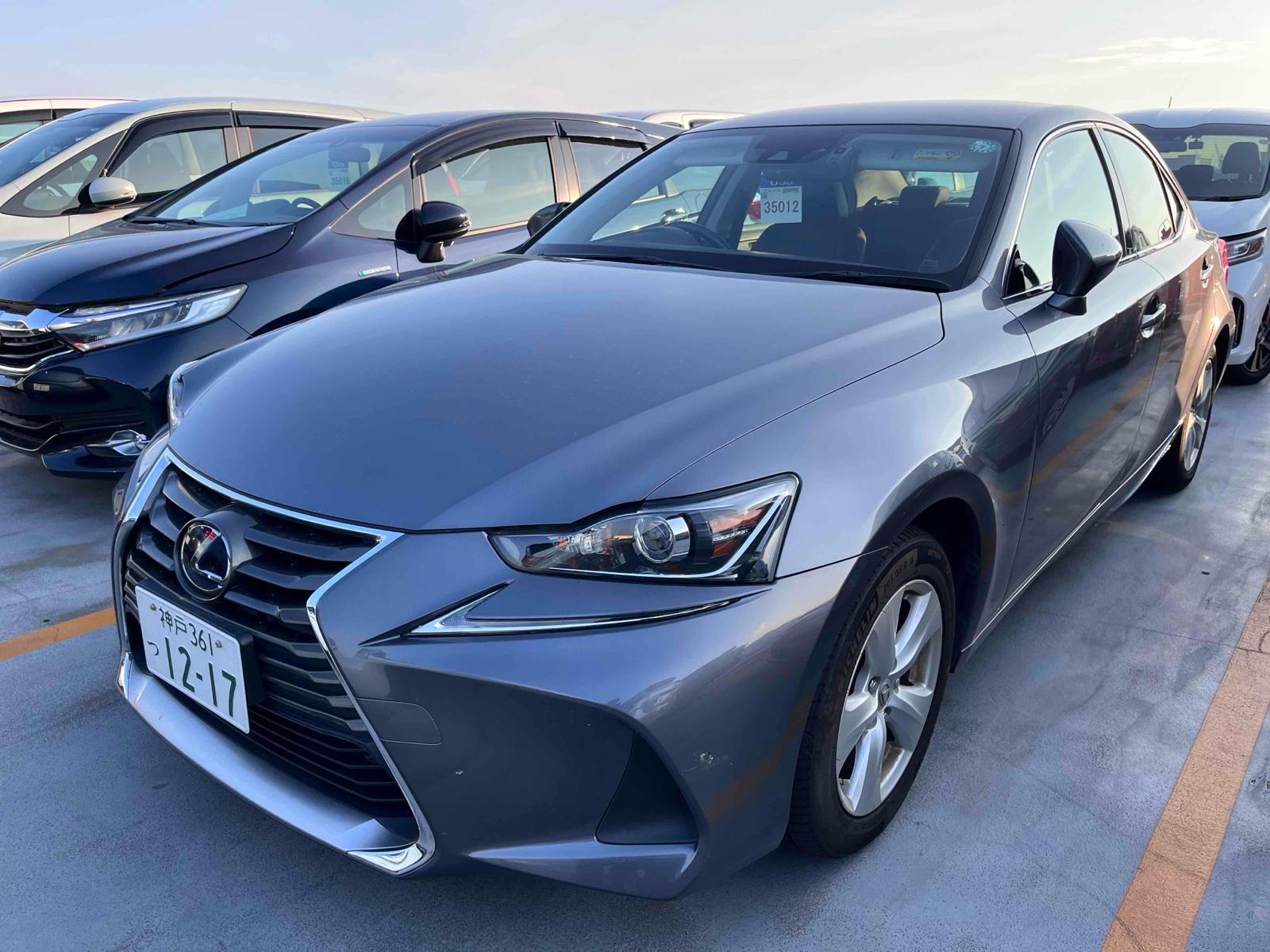 LEXUS IS 4D IS300H Image 1