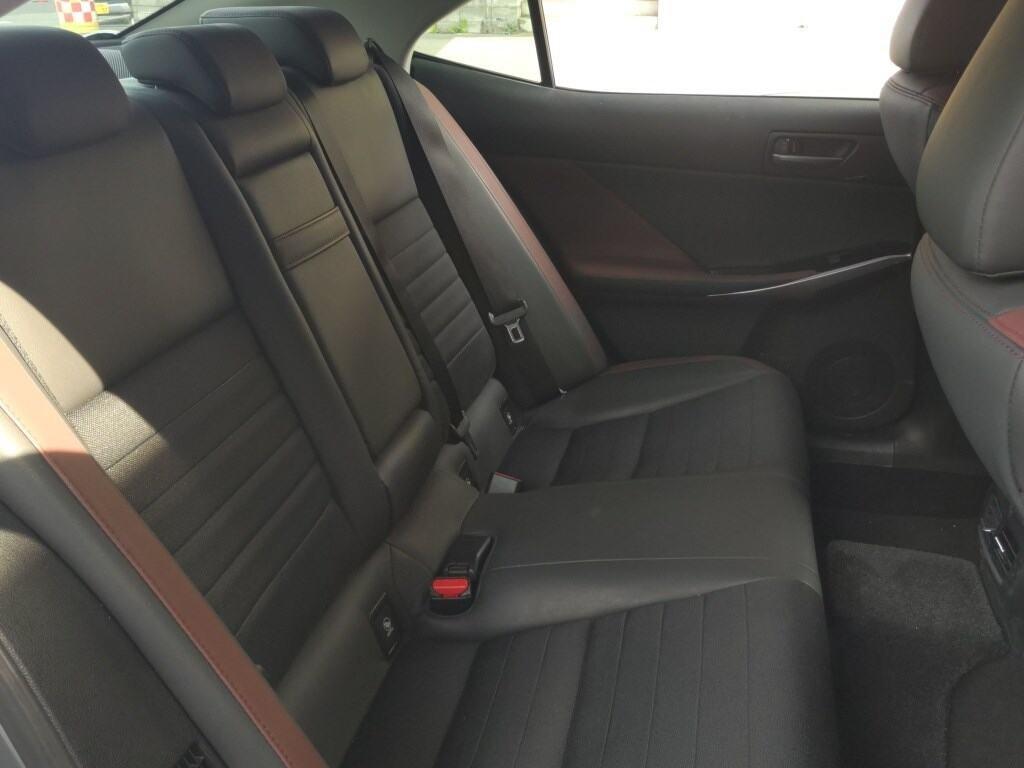 LEXUS IS 4D IS300H Image 8