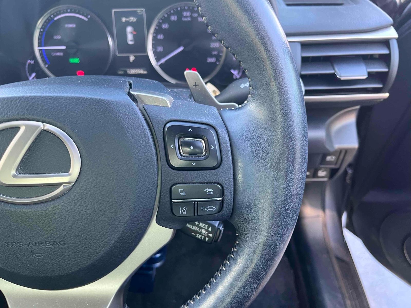 LEXUS IS 4D IS300H Image 11