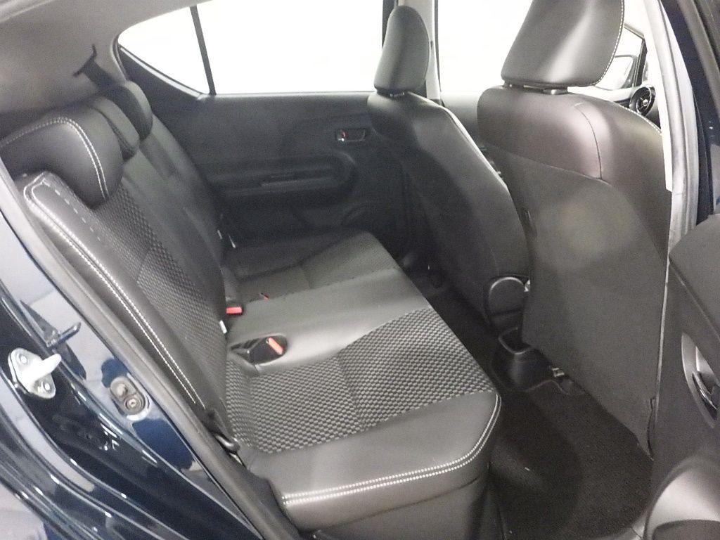TOYOTA AQUA CROSSOVER Image 9