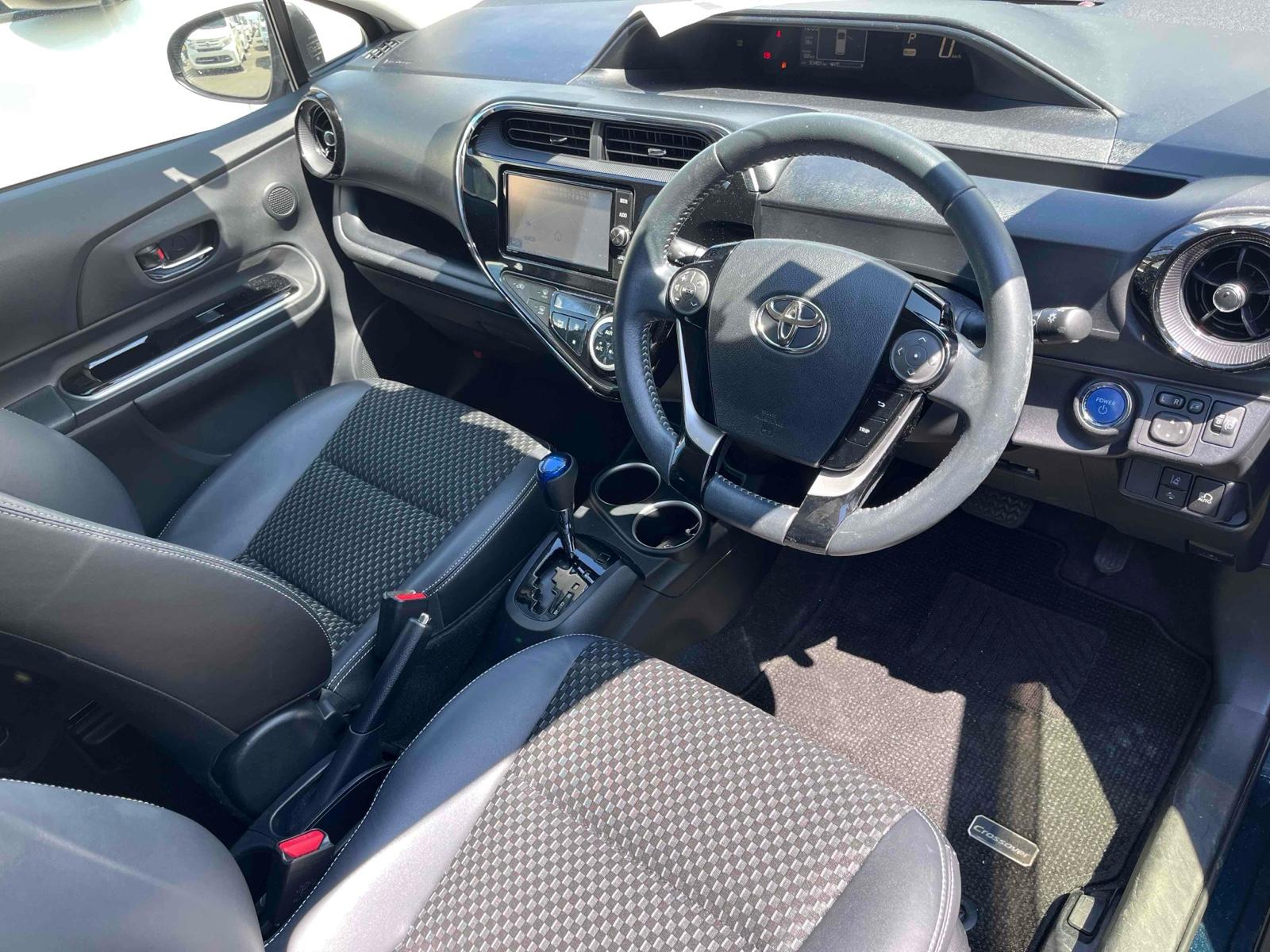 TOYOTA AQUA CROSSOVER Image 11