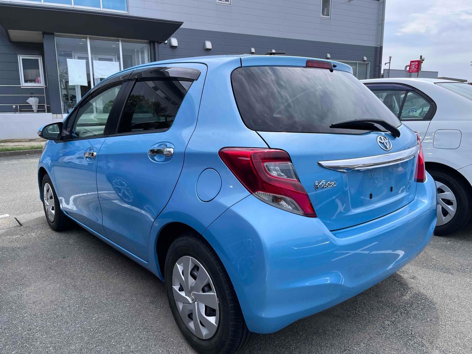 TOYOTA VITZ 1.3F LED EDITION Image 2