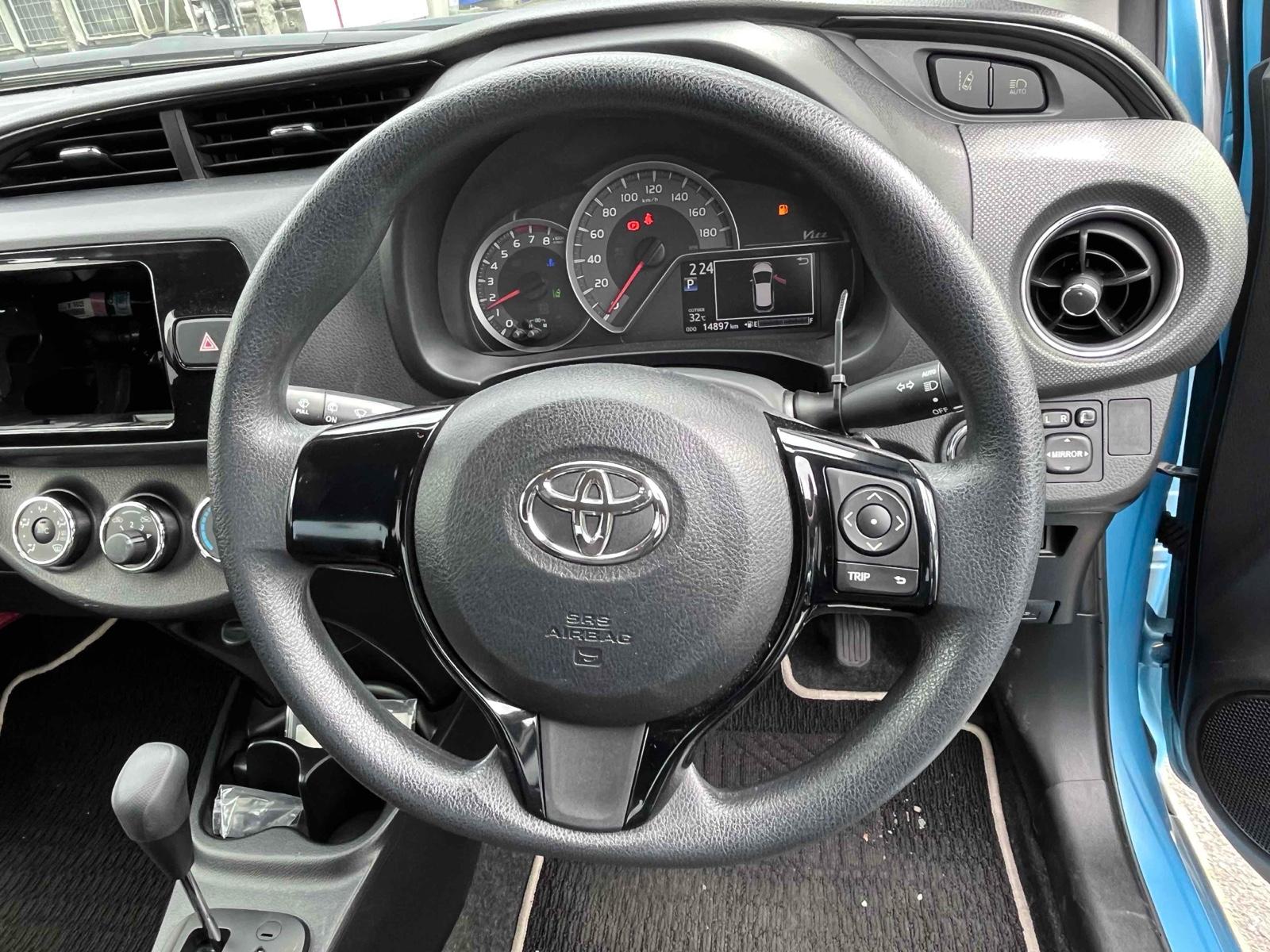 TOYOTA VITZ 1.3F LED EDITION Image 12