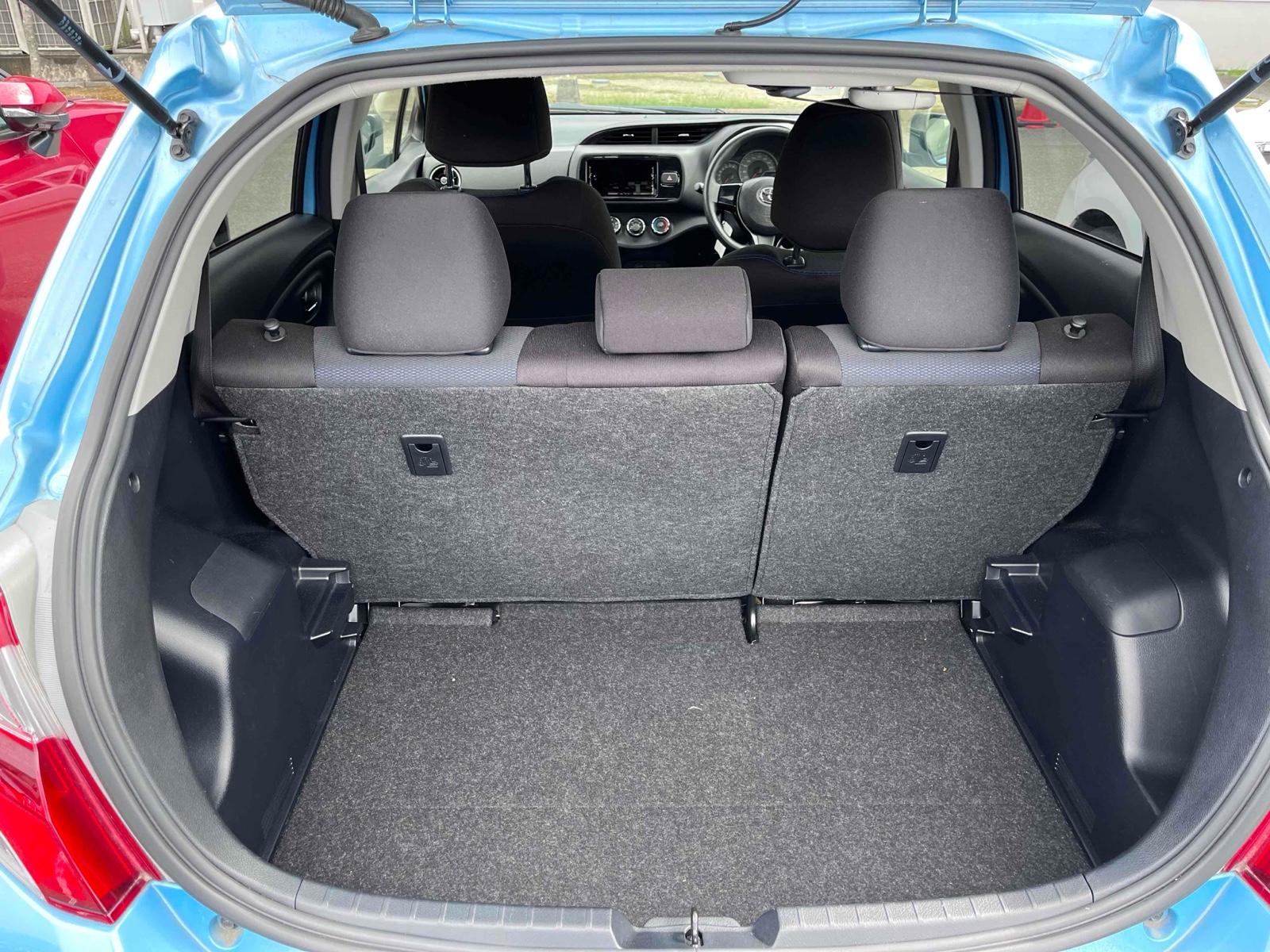 TOYOTA VITZ 1.3F LED EDITION Image 18