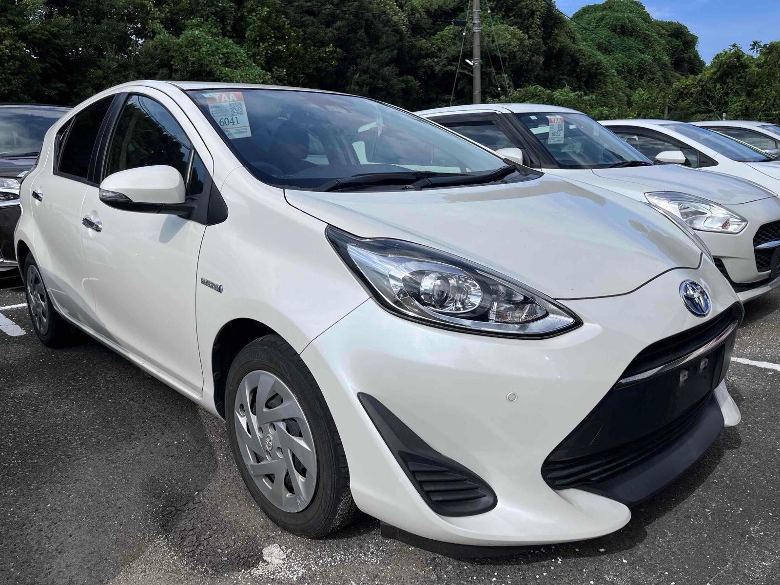 TOYOTA AQUA S STYLE BLACK Image 1