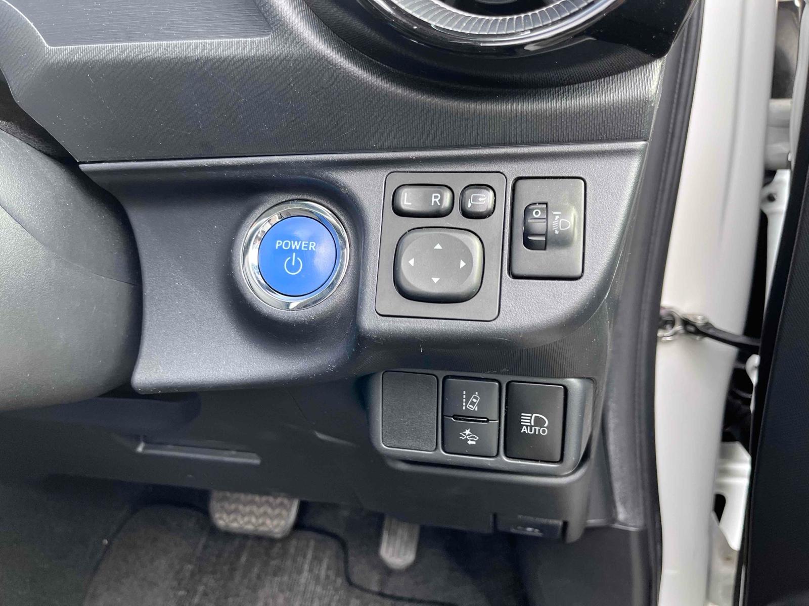 TOYOTA AQUA S STYLE BLACK Image 12