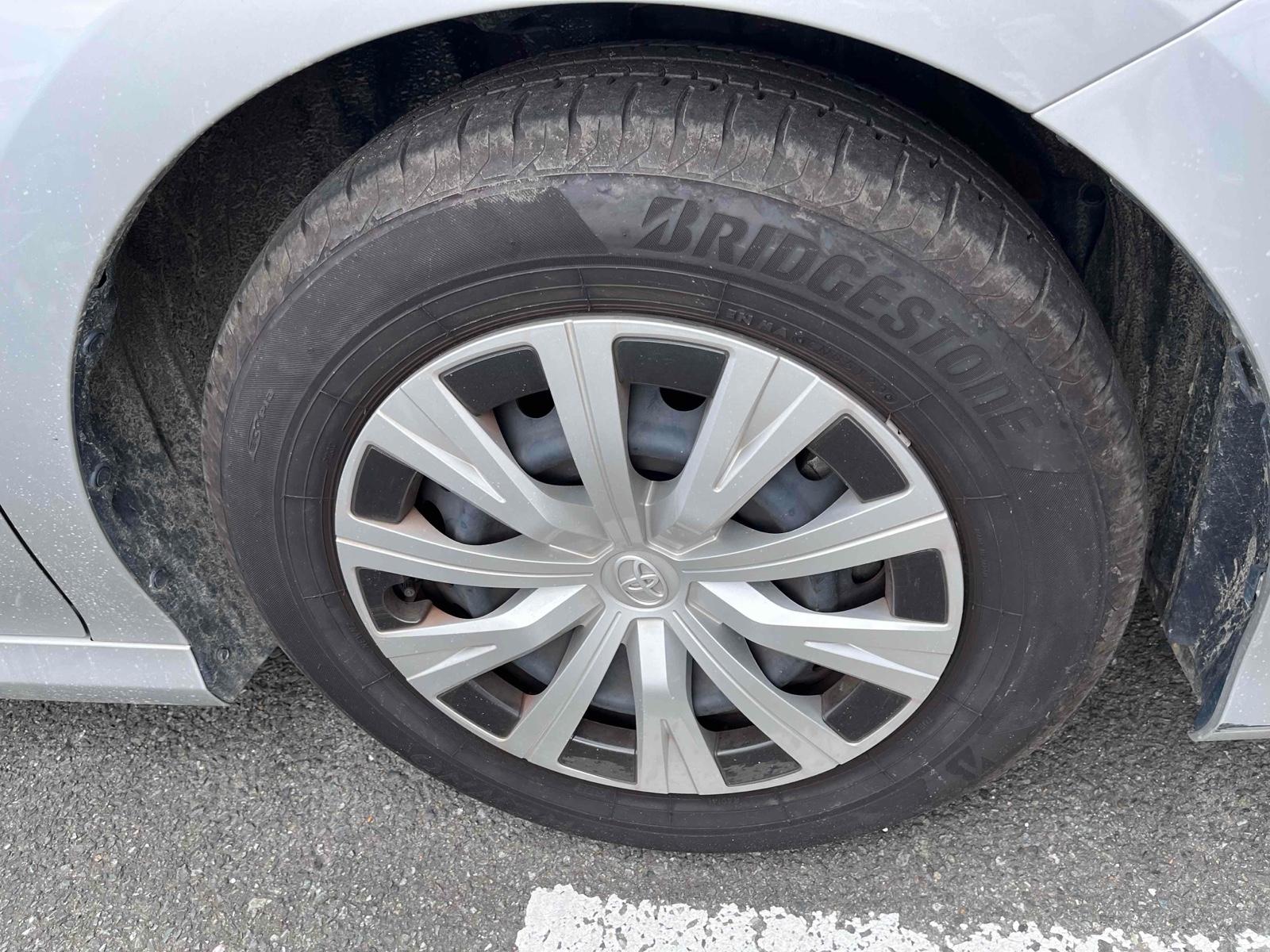 TOYOTA CAMRY X Image 16
