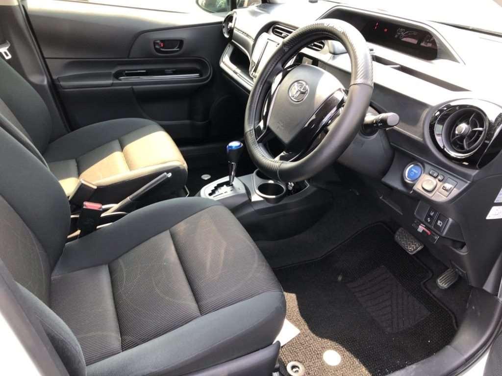 TOYOTA AQUA S STYLE BLACK Image 8