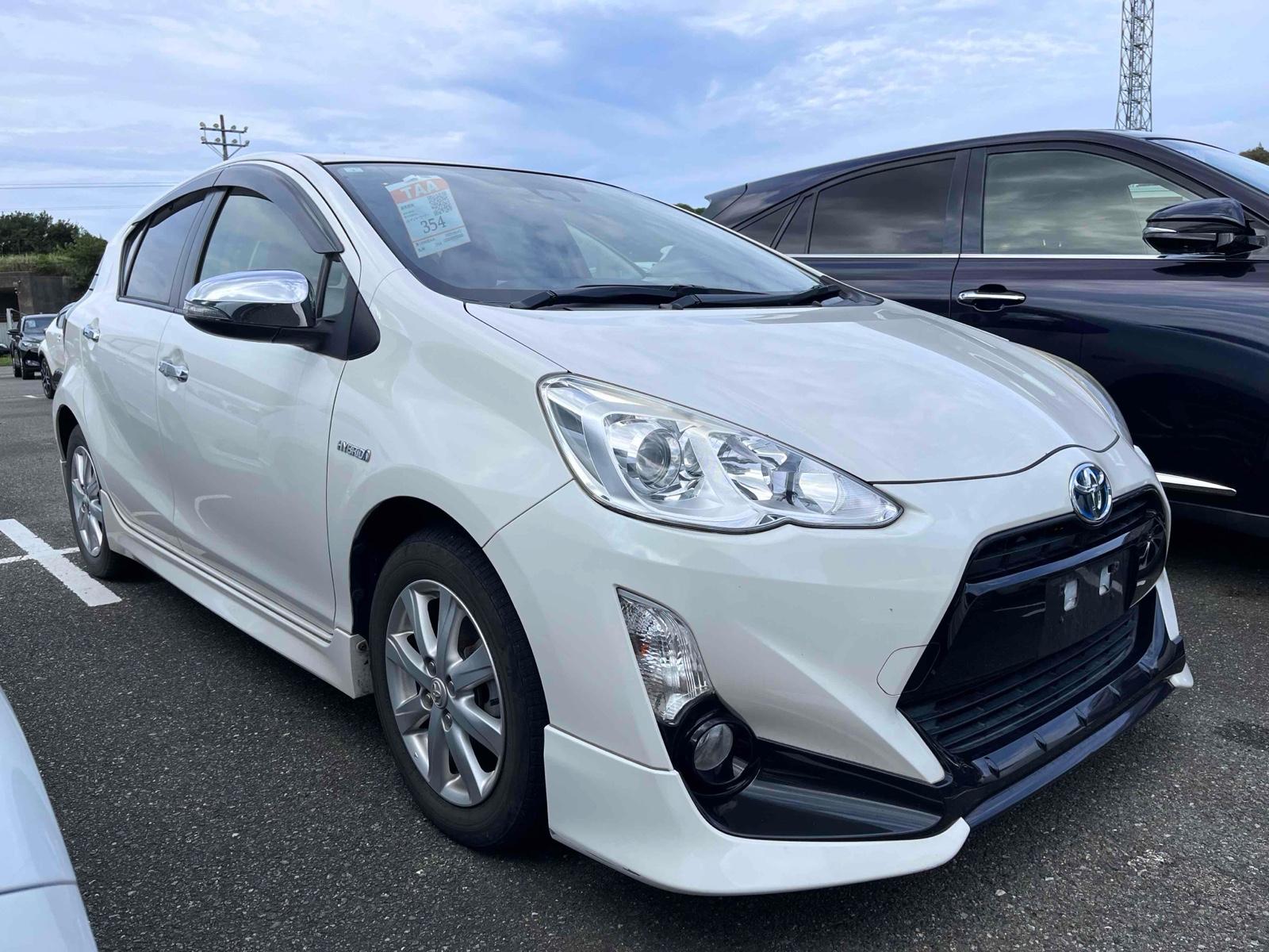 TOYOTA AQUA S STYLE BLACK Image 1