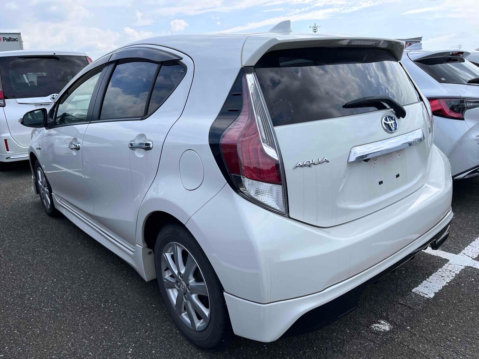 TOYOTA AQUA S STYLE BLACK Image 2