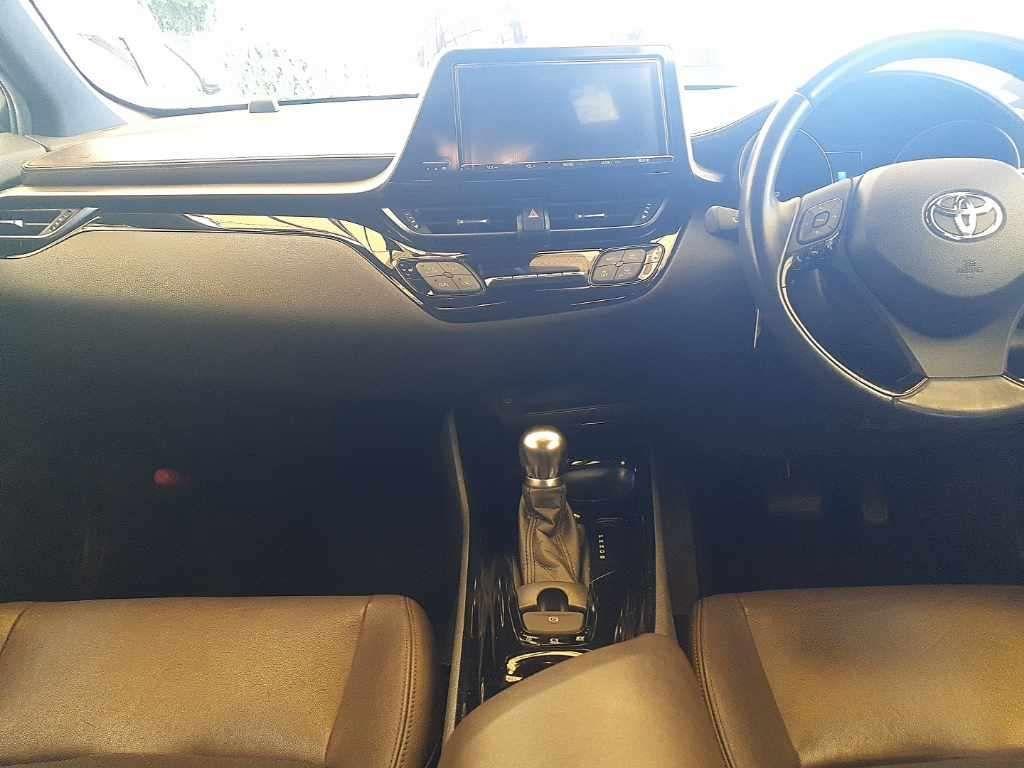 TOYOTA C-HR G Image 9