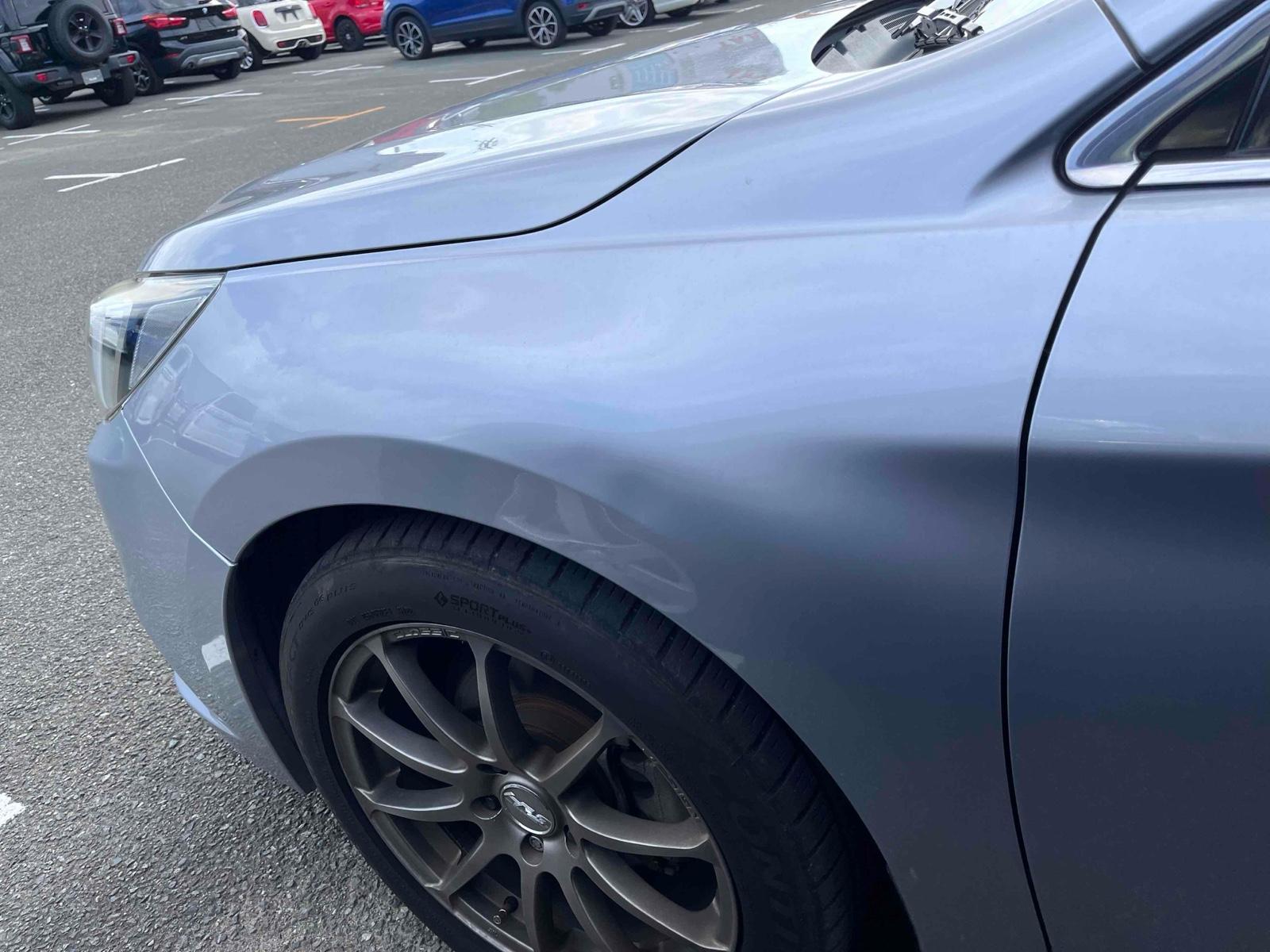 SUBARU LEGACY B4 LIMITED 4WD Image 22