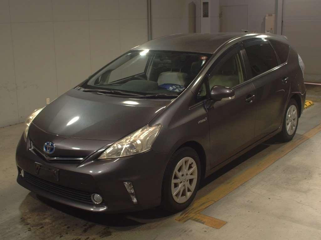 TOYOTA PRIUS ALPHA S Image 3