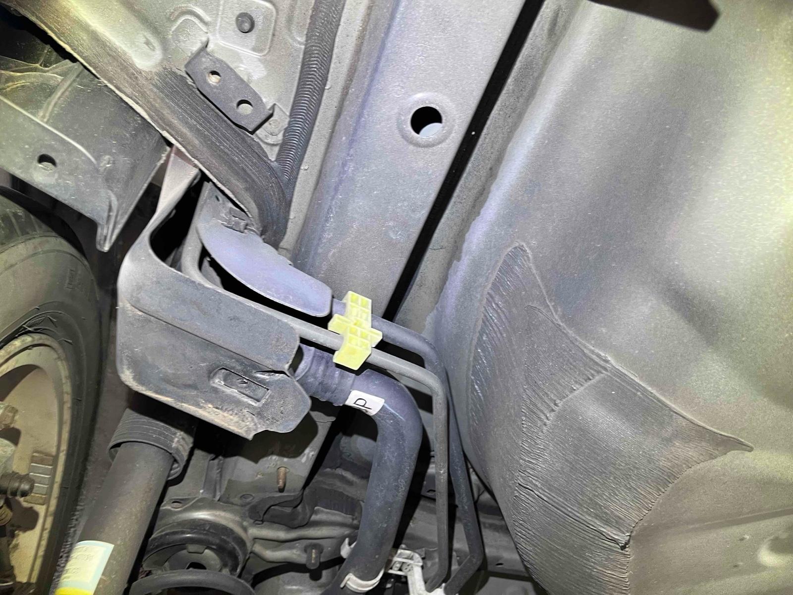 TOYOTA PRIUS ALPHA S Image 25