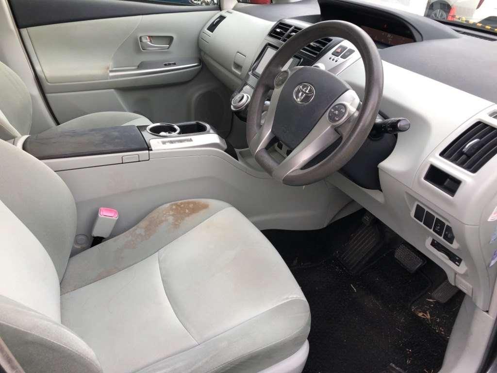 TOYOTA PRIUS ALPHA S Image 5