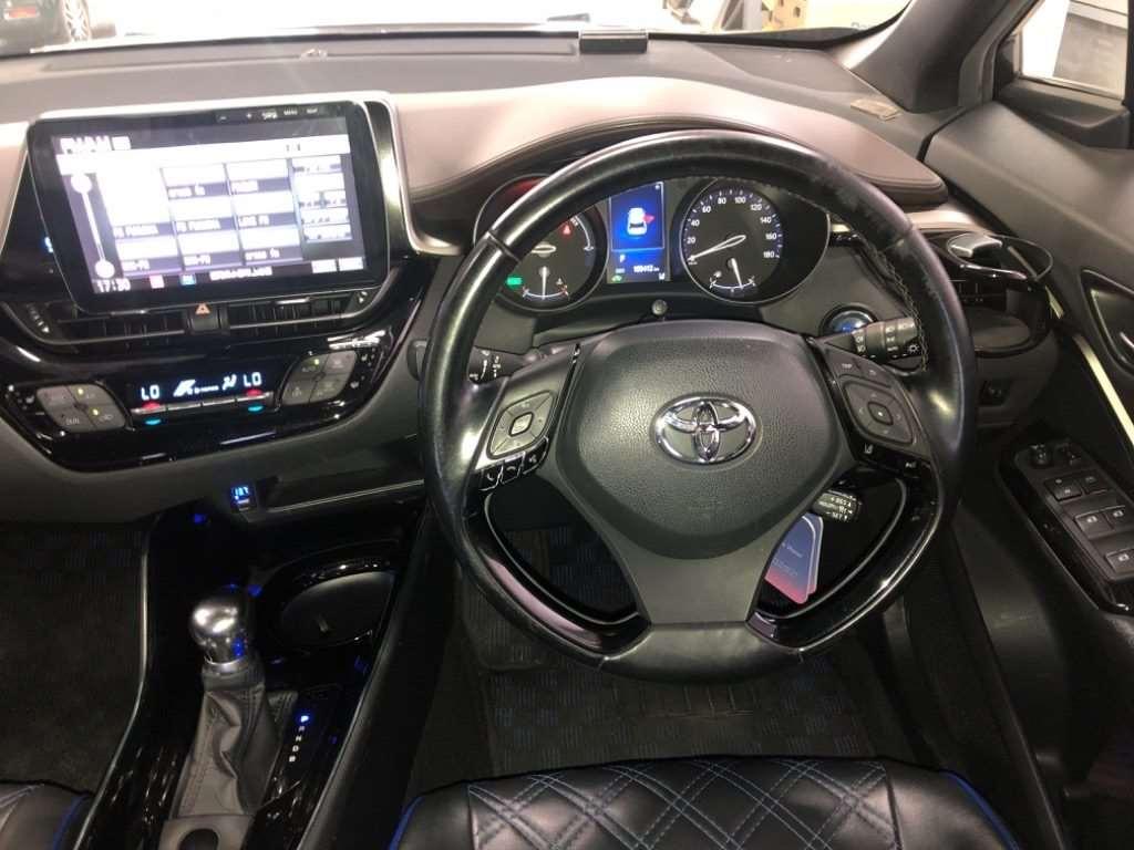 TOYOTA C-HR G Image 8