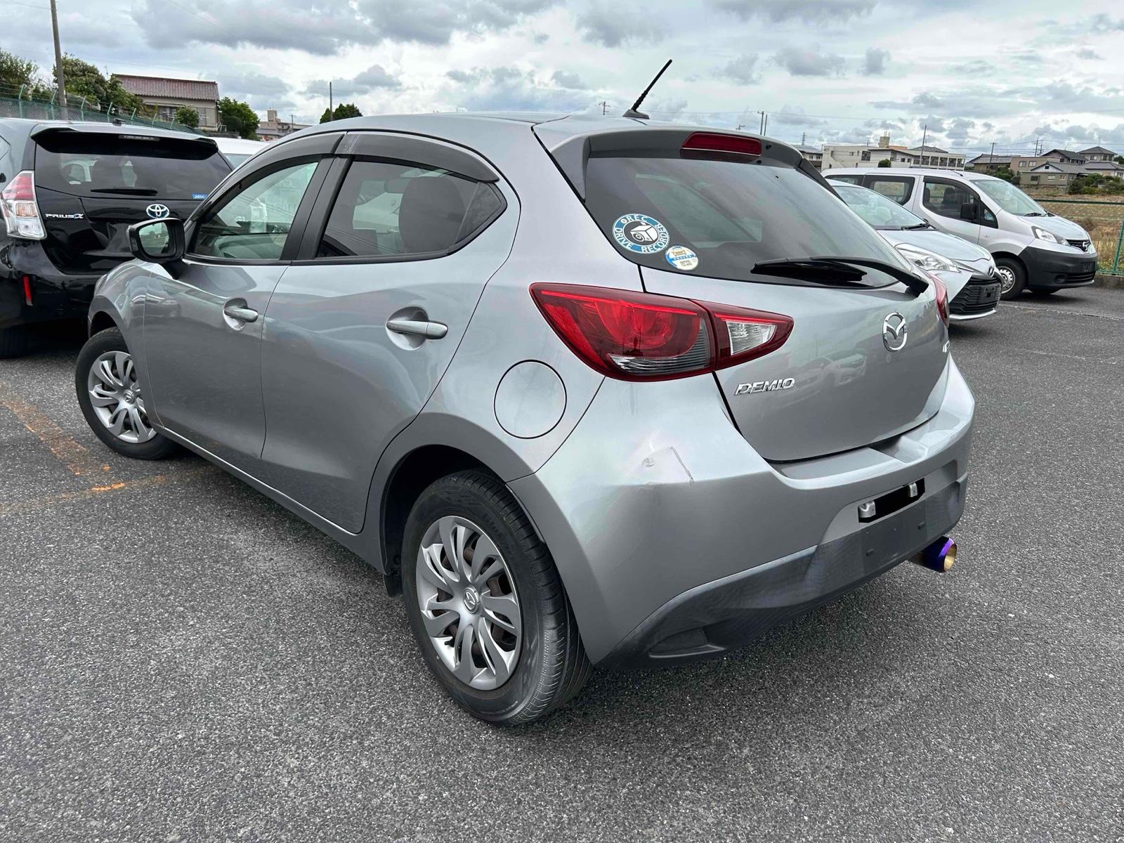 MAZDA DEMIO 13S Image 2