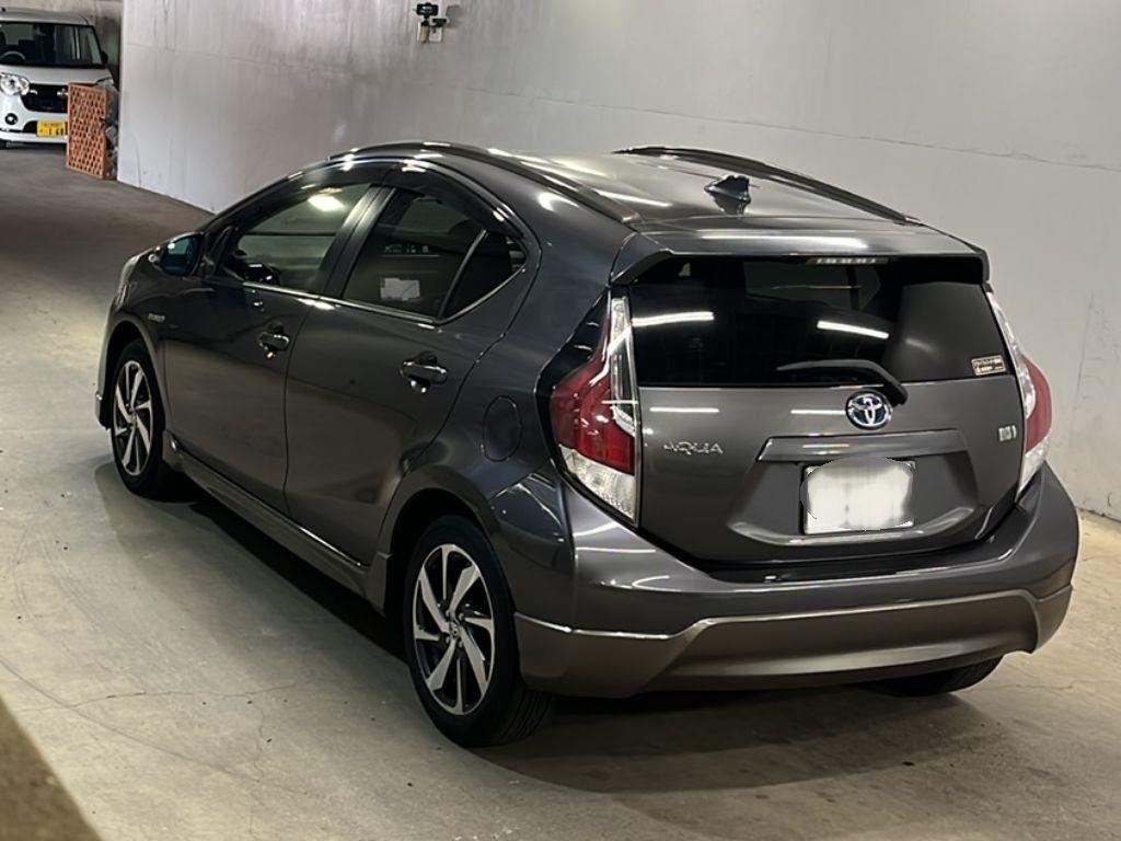TOYOTA AQUA X-URBAN Image 4