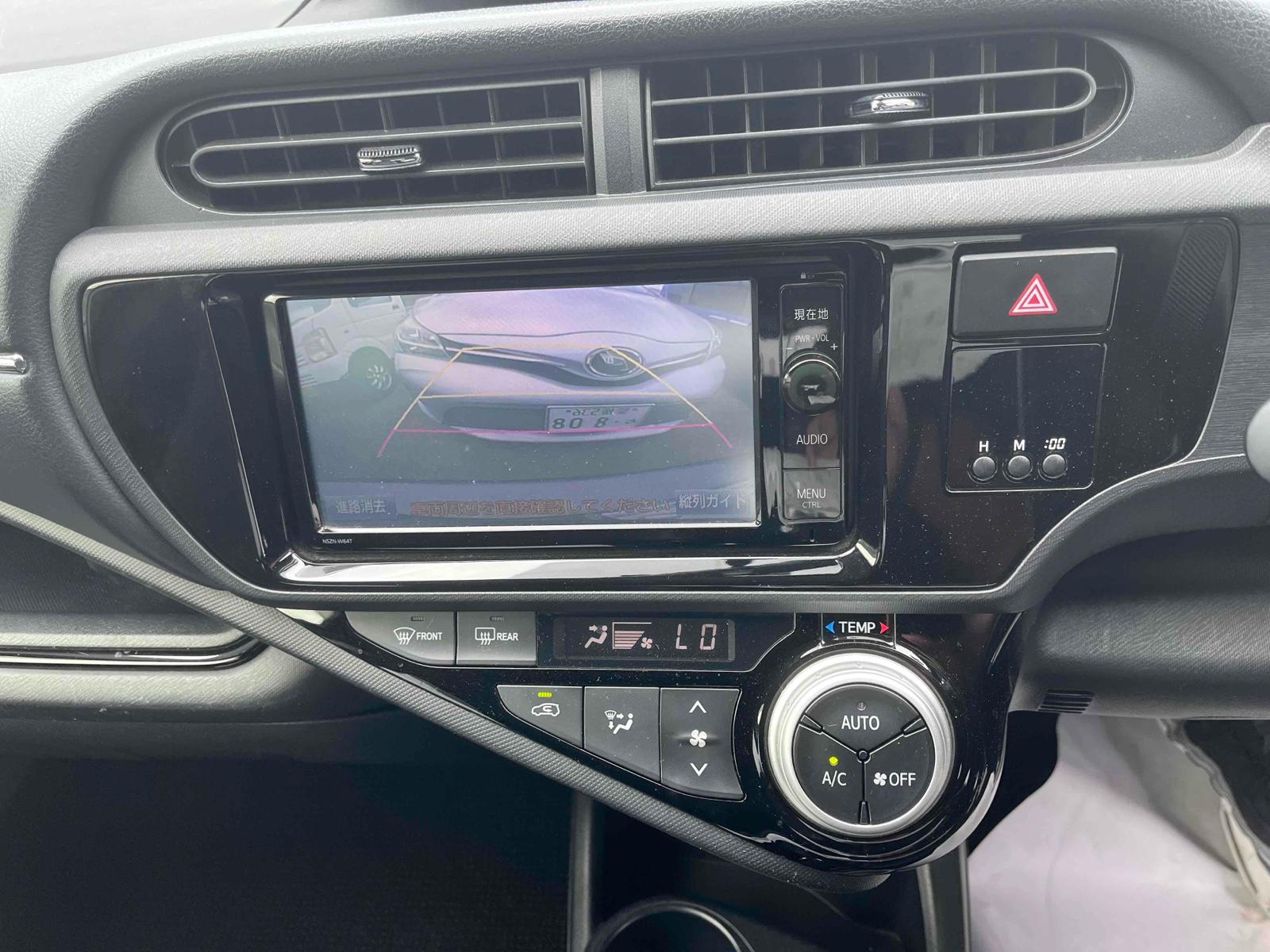 TOYOTA AQUA X-URBAN Image 11