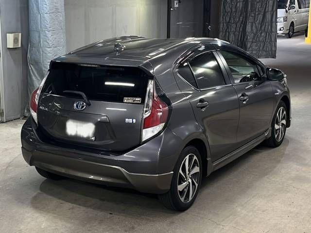 TOYOTA AQUA X-URBAN Image 6