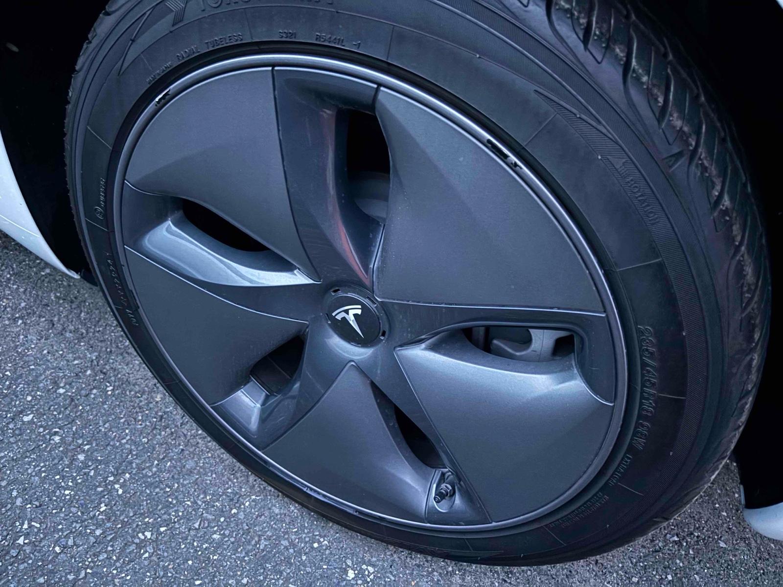 TESLA MODEL 3 STANDARD RANGE PLUS Image 12