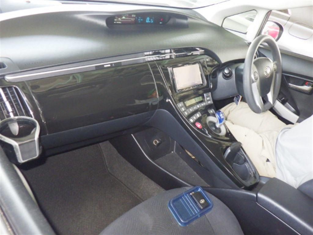 TOYOTA PRIUS L BODY KIT Image 3