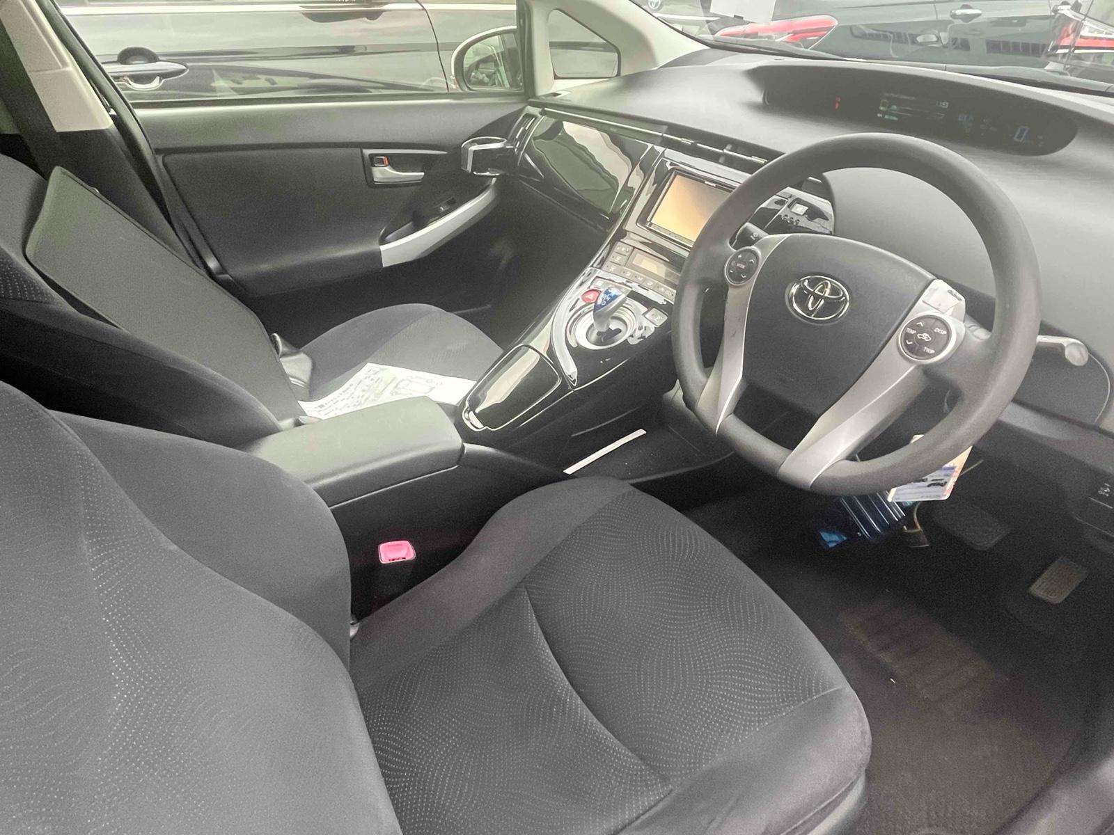 TOYOTA PRIUS L BODY KIT Image 9