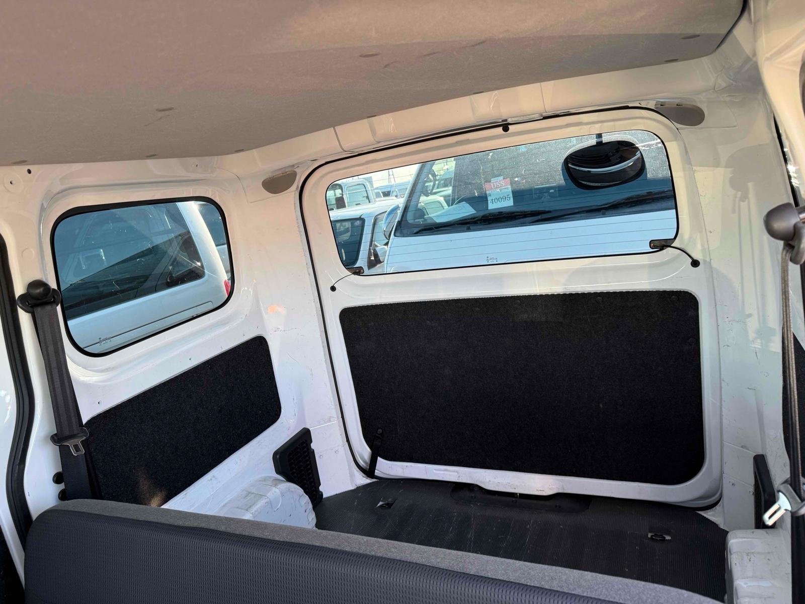 NISSAN NV200 VANETTE VAN VX Image 12
