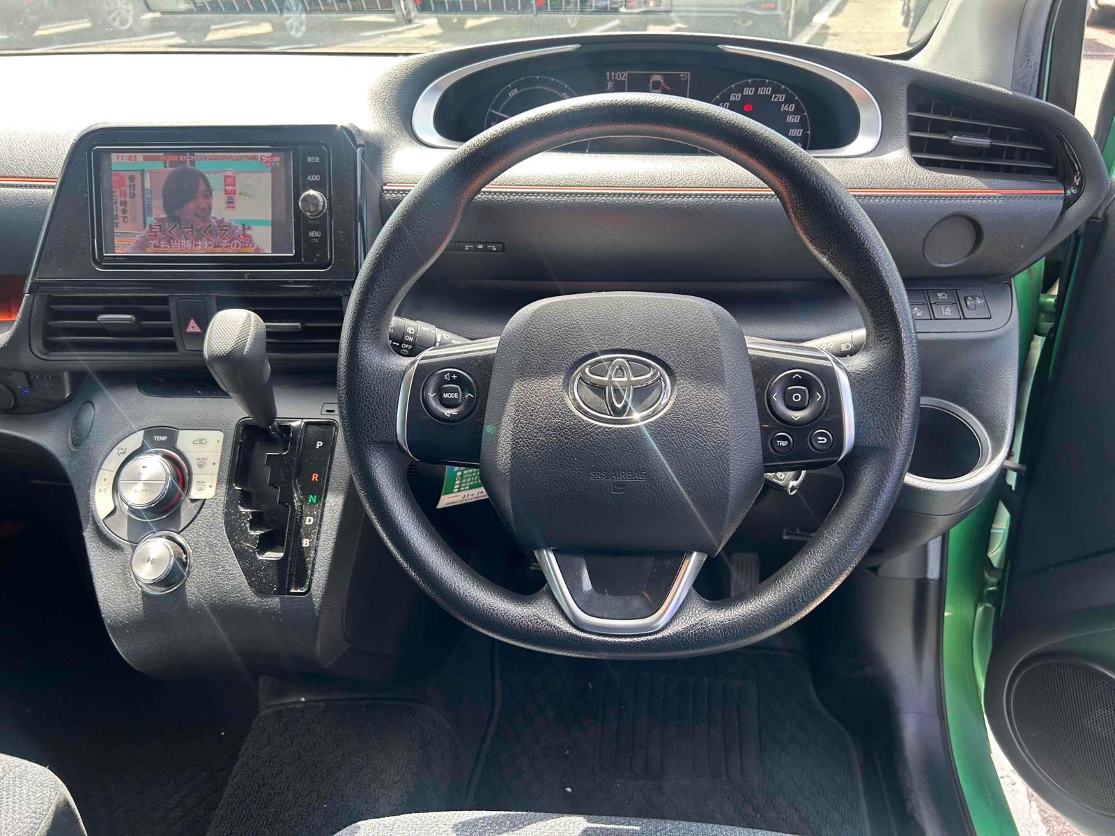 TOYOTA SIENTA HYBRID X Image 4