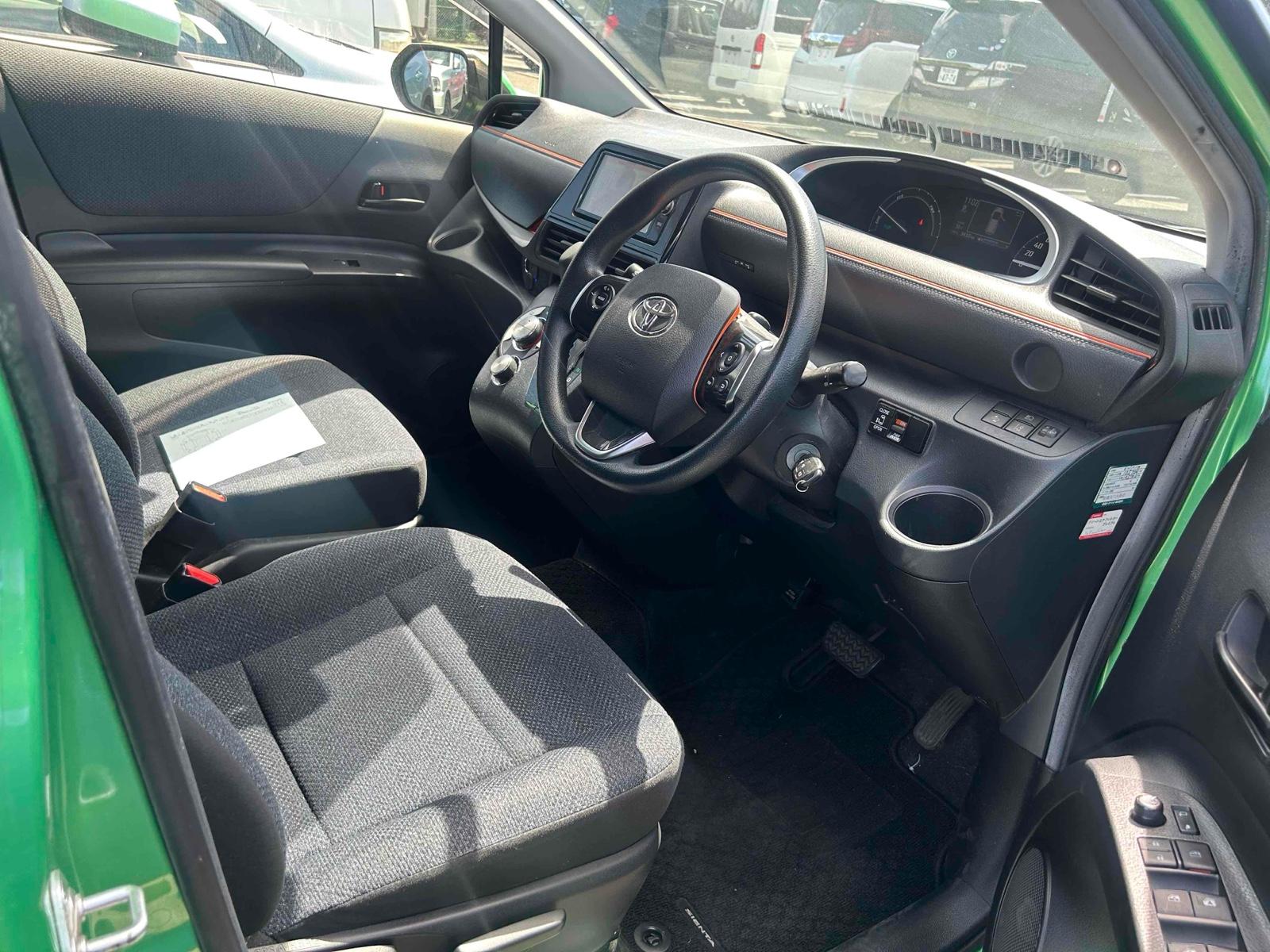 TOYOTA SIENTA HYBRID X Image 3