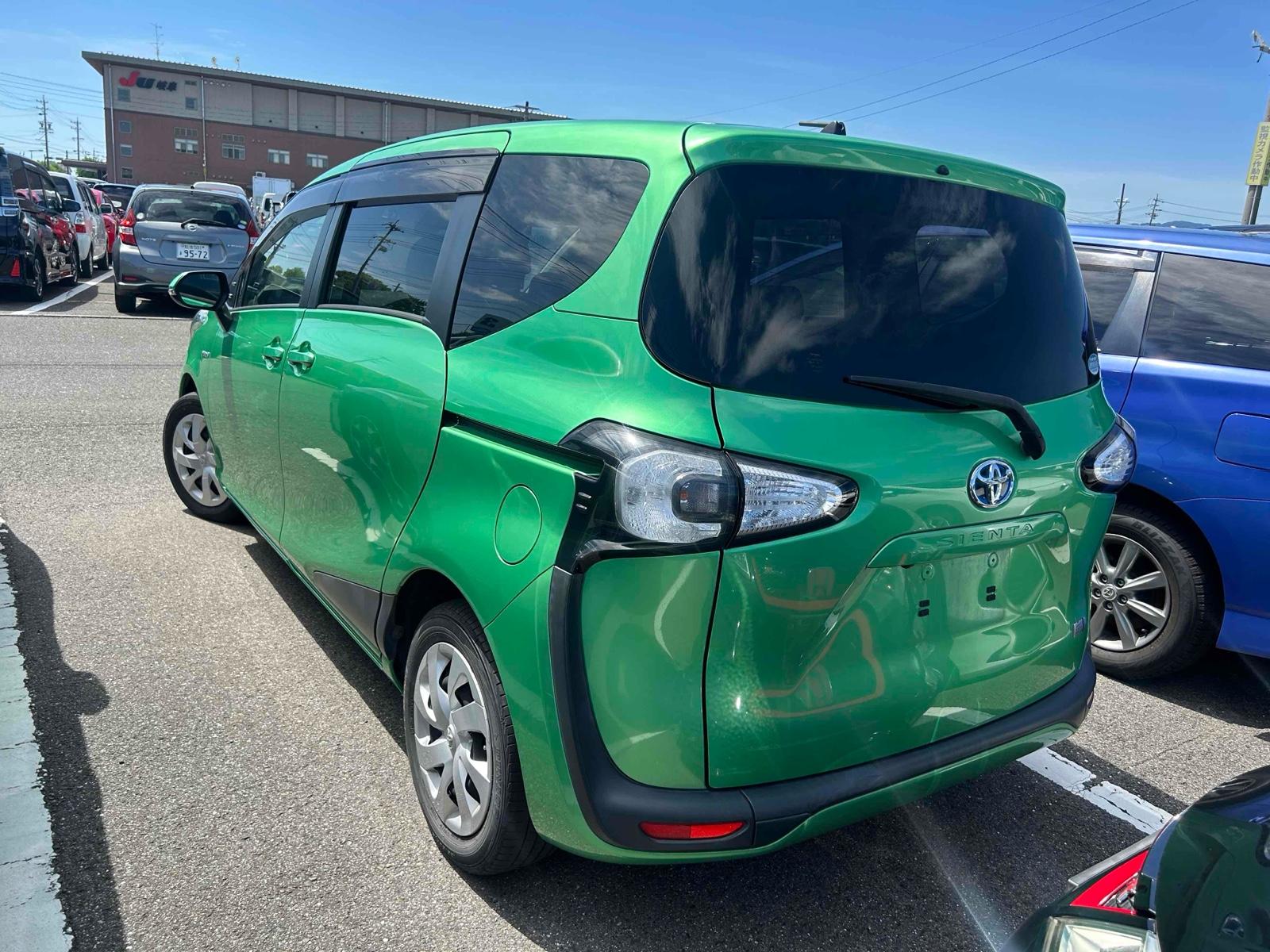 TOYOTA SIENTA HYBRID X Image 2
