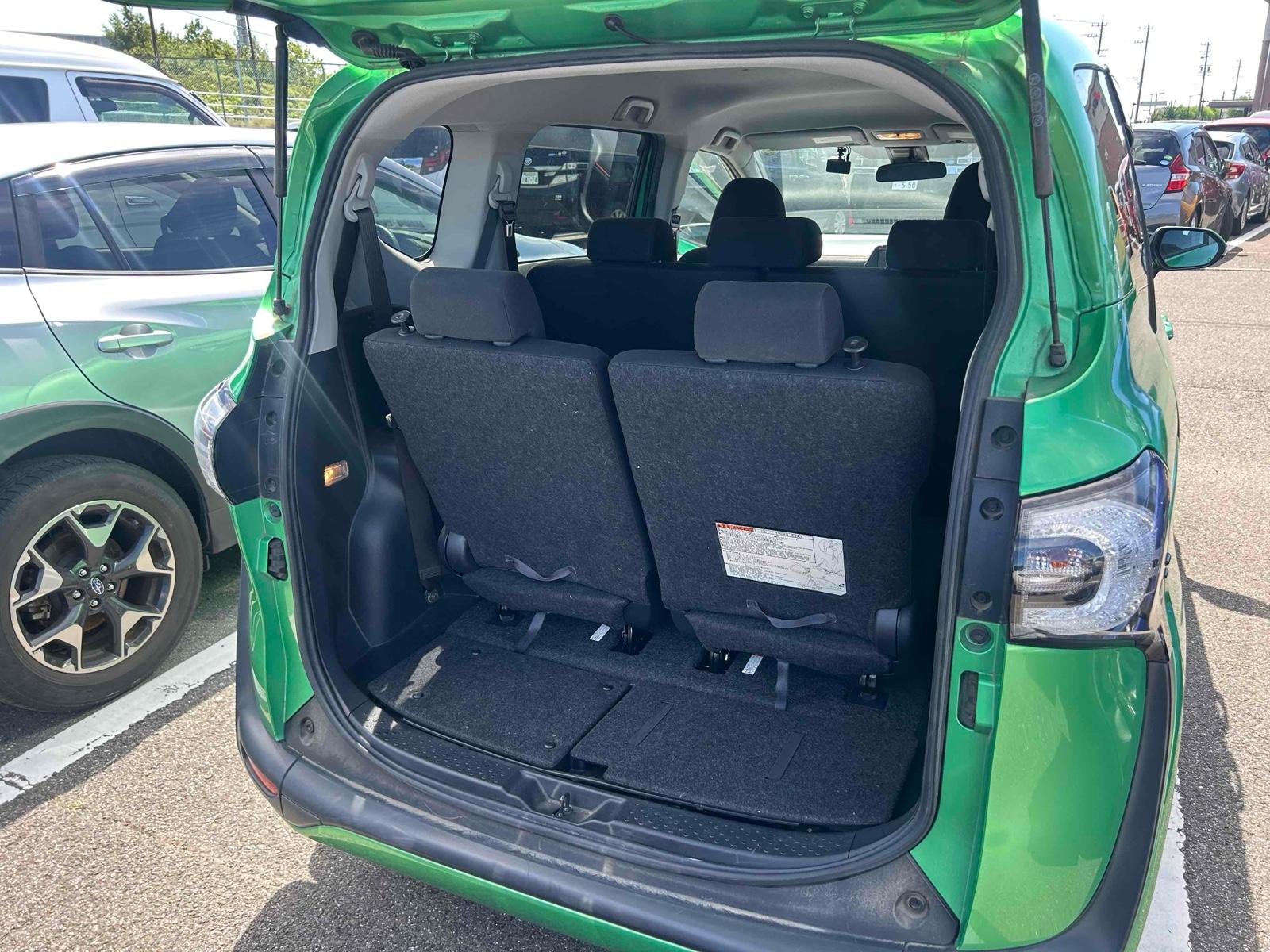TOYOTA SIENTA HYBRID X Image 8