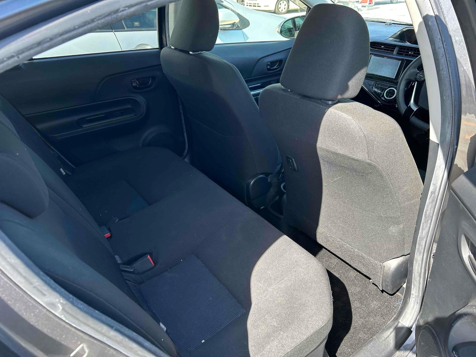 TOYOTA AQUA S Image 7