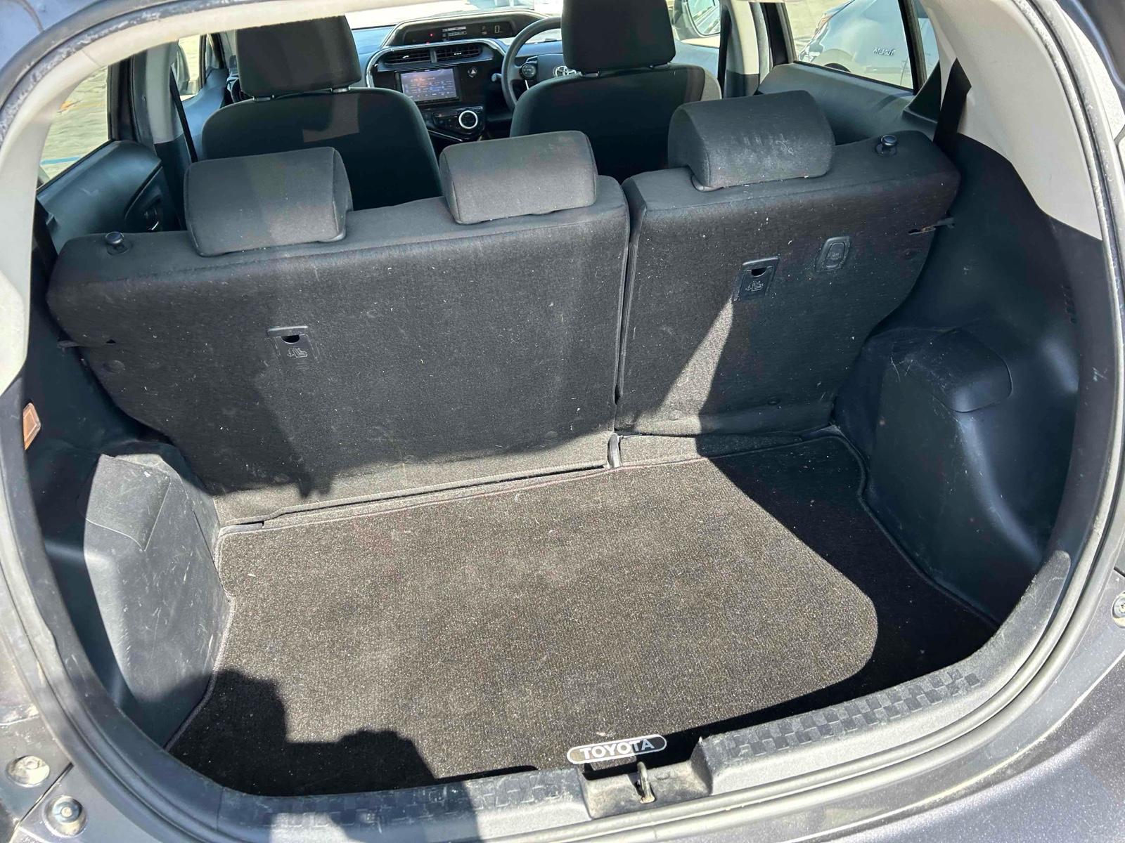 TOYOTA AQUA S Image 9