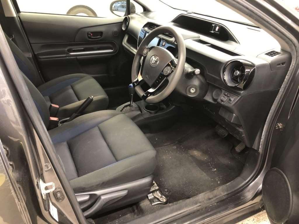 TOYOTA AQUA S Image 3
