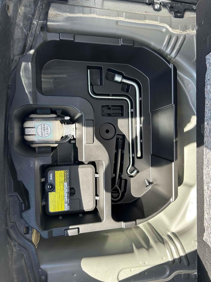 TOYOTA AQUA S Image 10