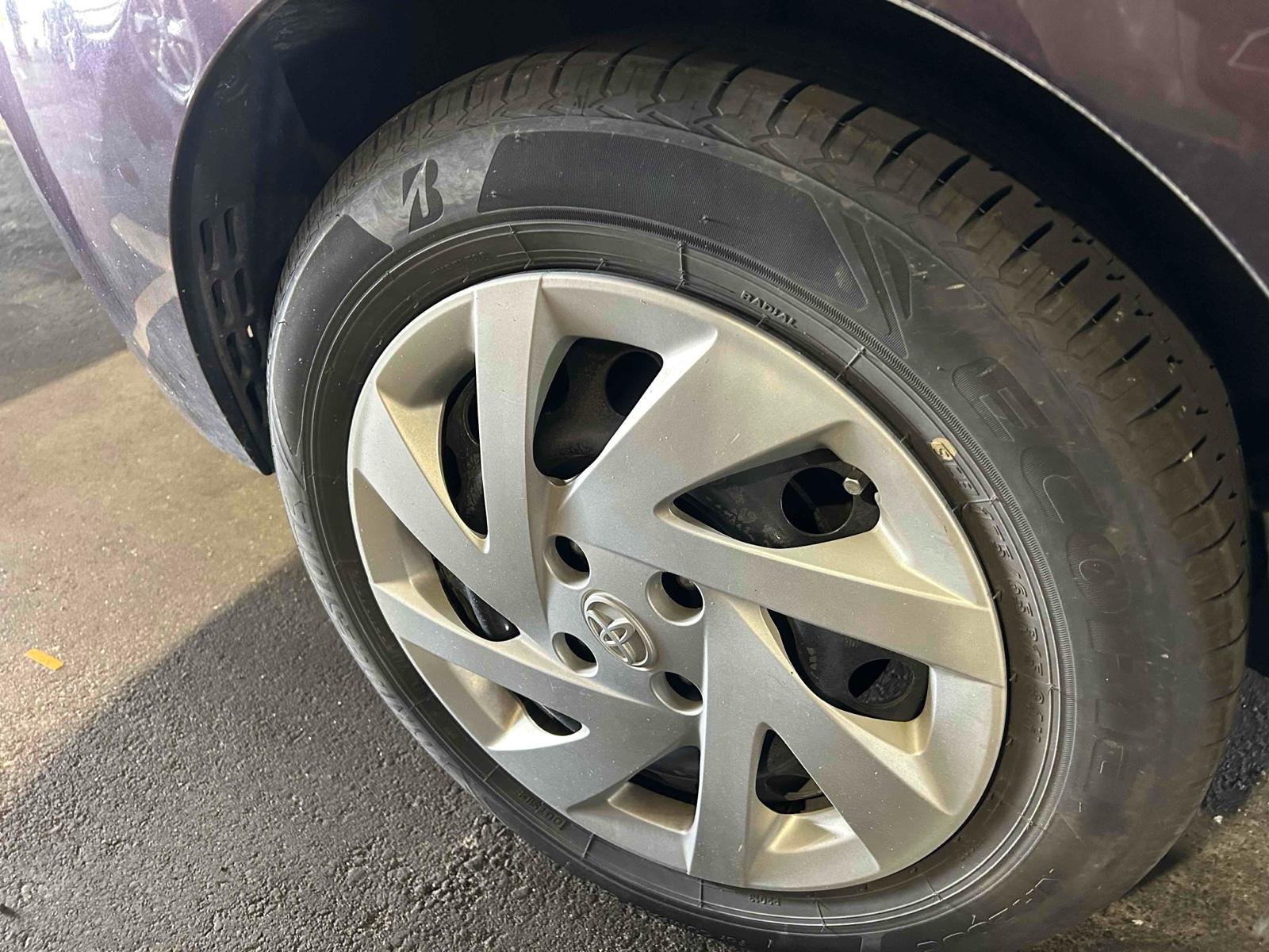 TOYOTA AQUA S Image 11