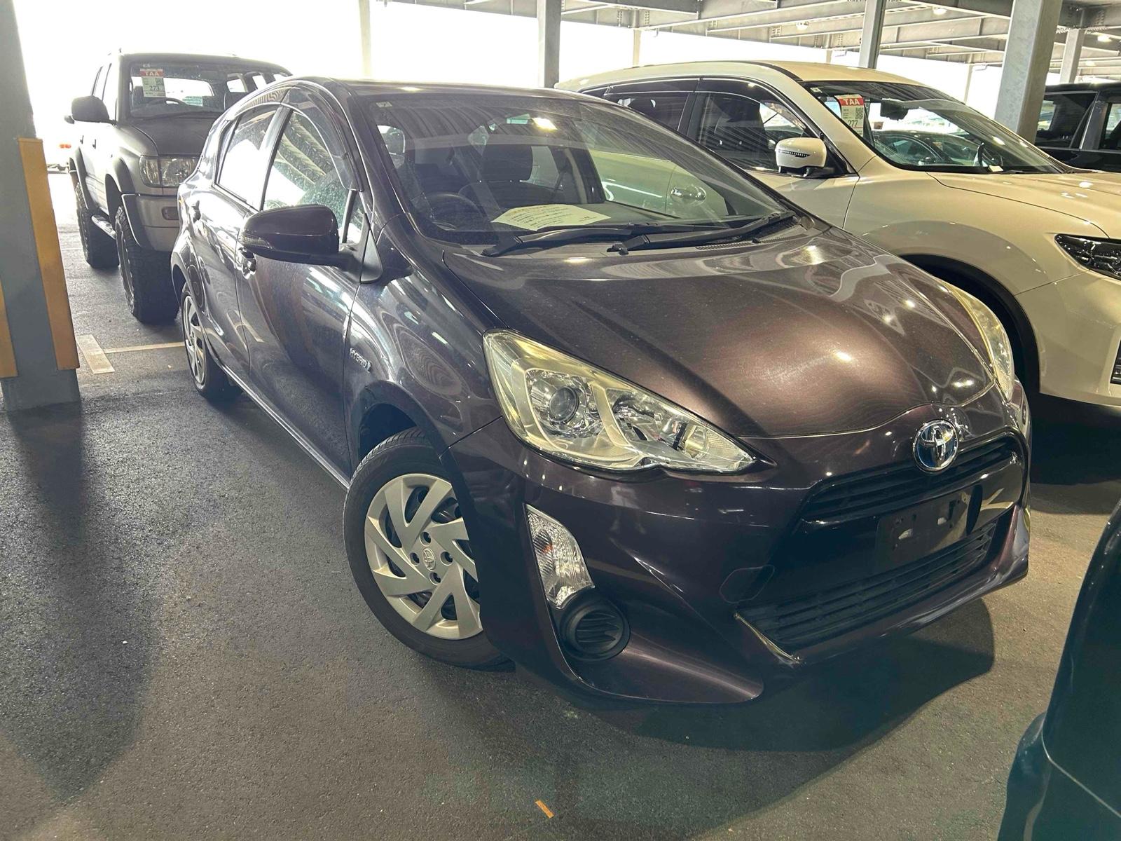 TOYOTA AQUA S Image 4