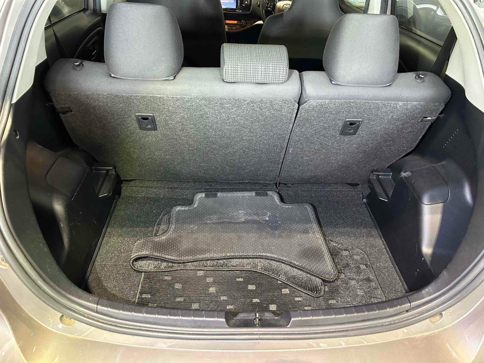 TOYOTA VITZ HYBRID F Image 15