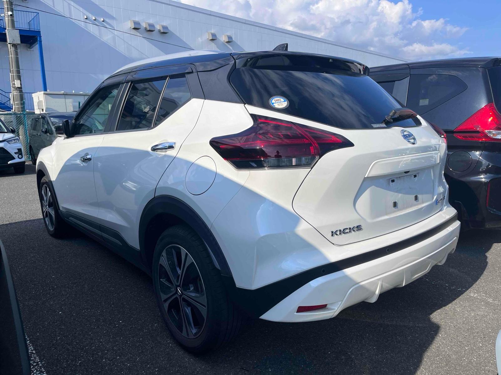 NISSAN KICKS 5D X Image 2
