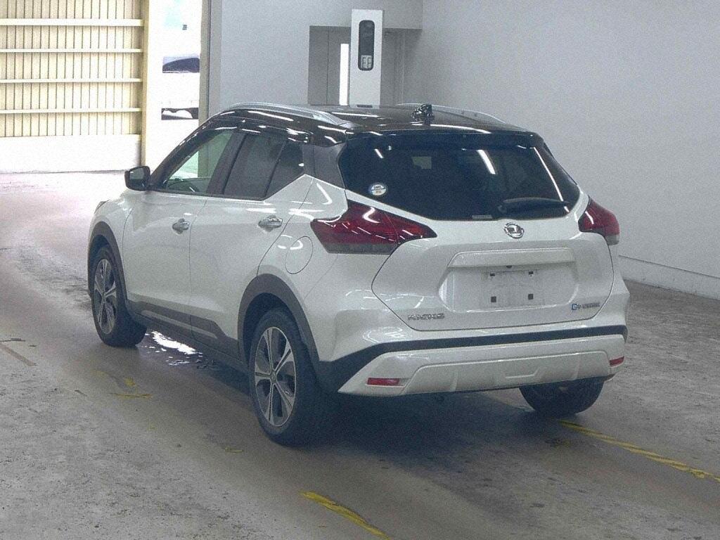 NISSAN KICKS 5D X Image 4