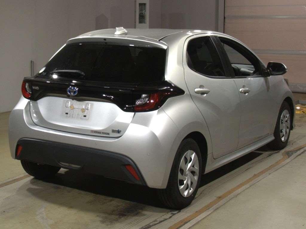 TOYOTA YARIS HYBRID X Image 2